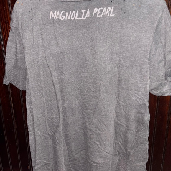 Magnolia Pearl Gray Graphic Tee - Picture 2 of 3